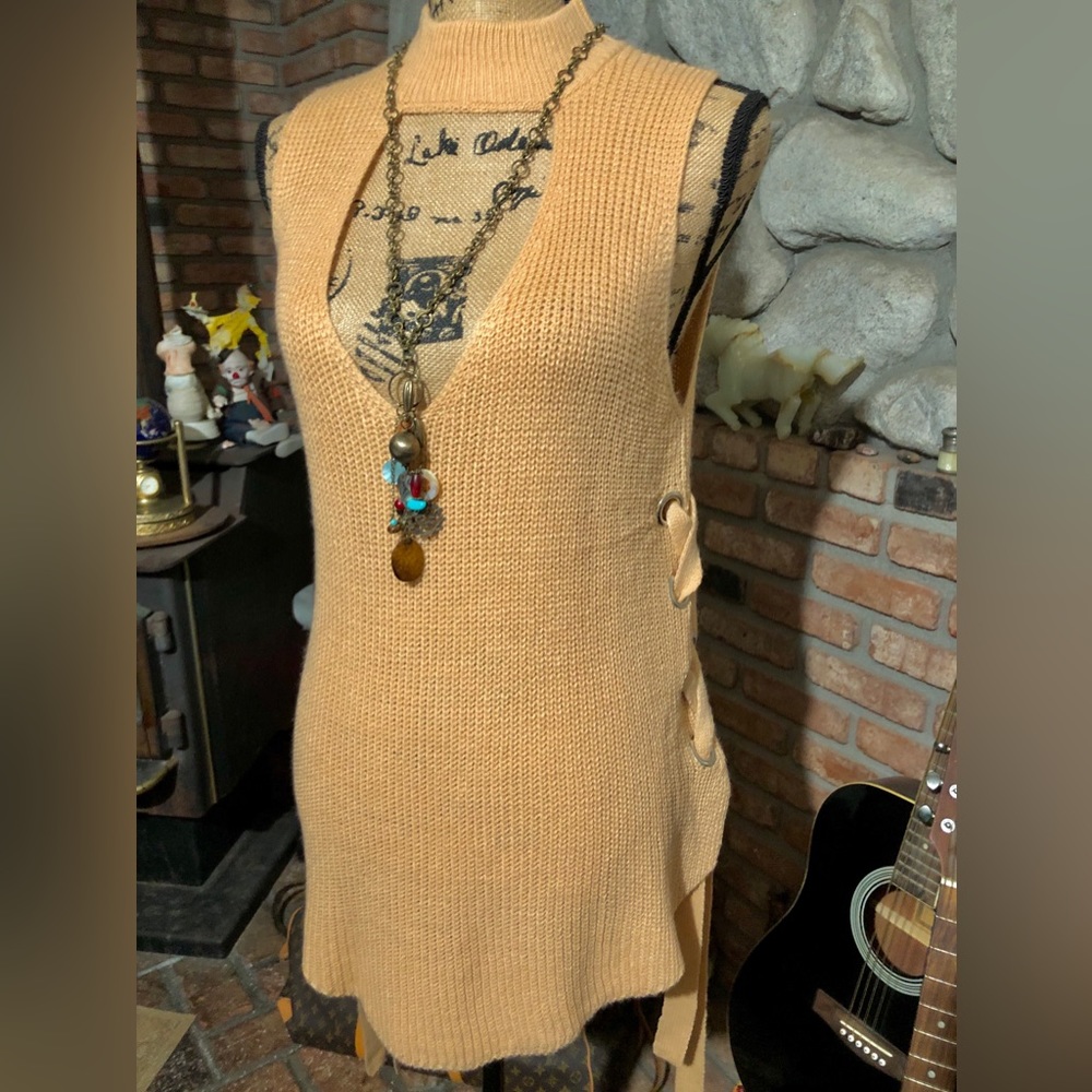 Cotton Candy LA Sleeveless Neutral Sweater w/Cutout Sides Sz. S/M! NWOT - Picture 2 of 6